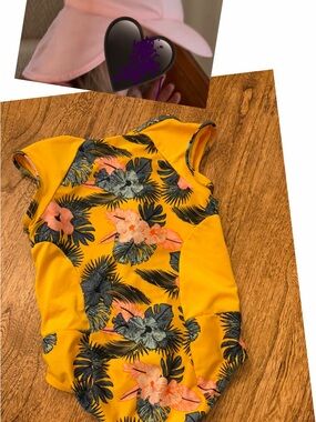 Cat & Jack Girls 4T Swimsuit + Sun Hat Pink Neck
Cover Rash Guard Set